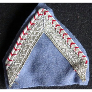 Galon de sergent de semaine école sur tissu bleu clair