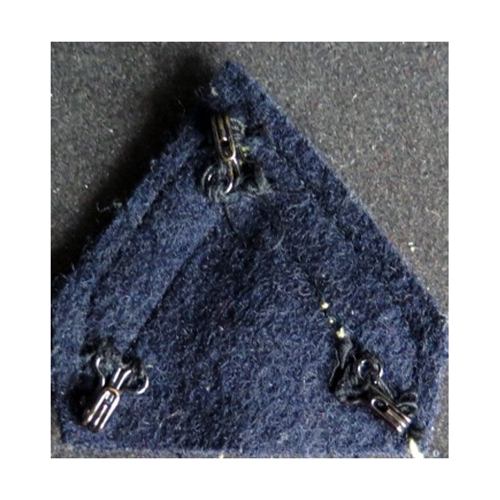 Galon de sergent ADL sur tissu bleu noir avec crochets