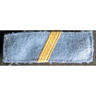 Galon de sergent (galon or) sur fond bleu clair sur crochets
