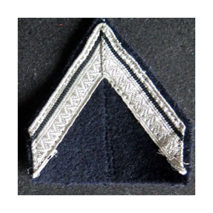 Galon argenté de sergent ADL sur tissu noir