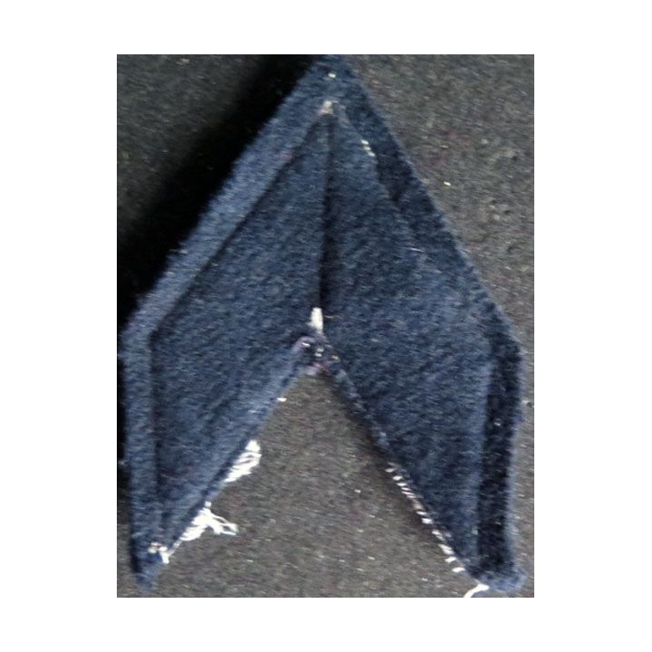 Galon de sergent chef sur tissu bleu noir