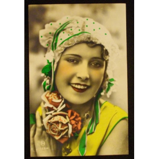 FEMME AUX FLEURS