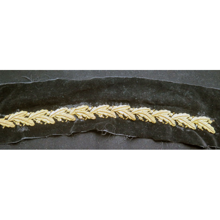magnifique cannetille sur velours noir représentant des feuilles de chêne et glands 35 x 3 cm