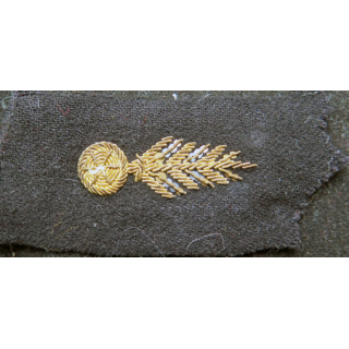 vieil insigne tissu de col sur tissu noir grenade cannetille