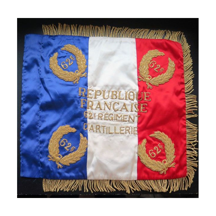 62° RA drapeau en réduction de chef de corps 62° régiment d'artillerie