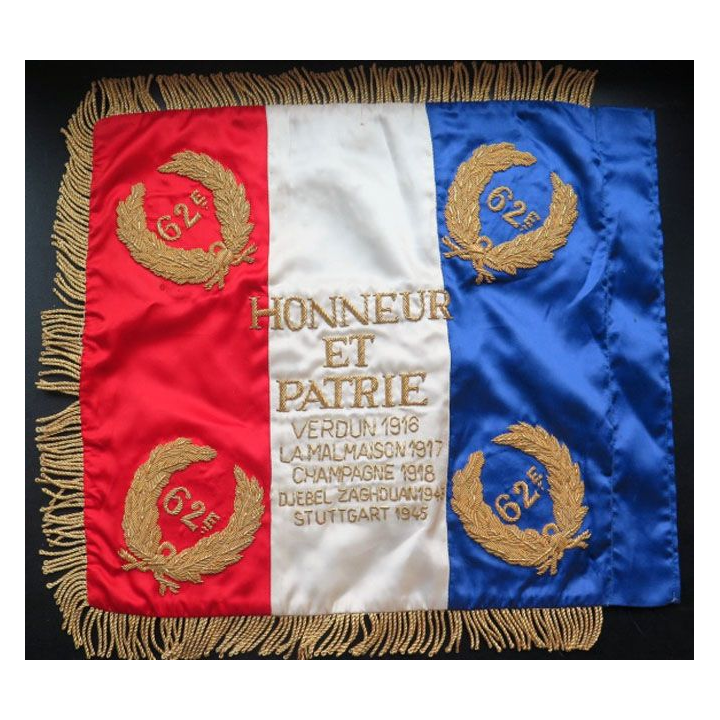 62° RA drapeau en réduction de chef de corps 62° régiment d'artillerie