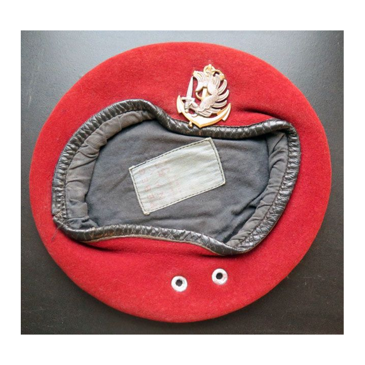 Béret rouge des parachutistes RPIMA Pebeo  Nay avec insigne Drago paris 1996  T. 55