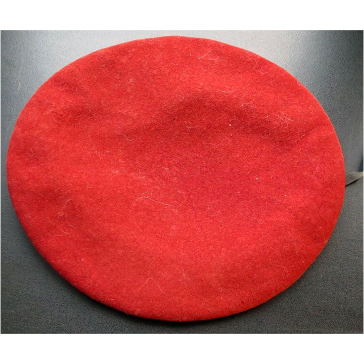 Béret rouge des commandos parachutistes RPIMA année 1981 avec insigne  T. 56 
