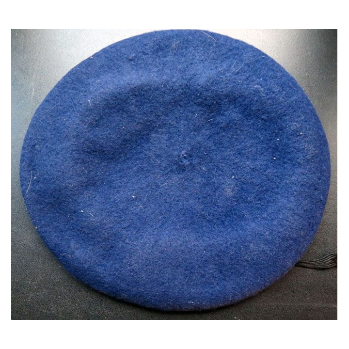 Béret bleu noir avec insigne des chasseurs parachutistes 