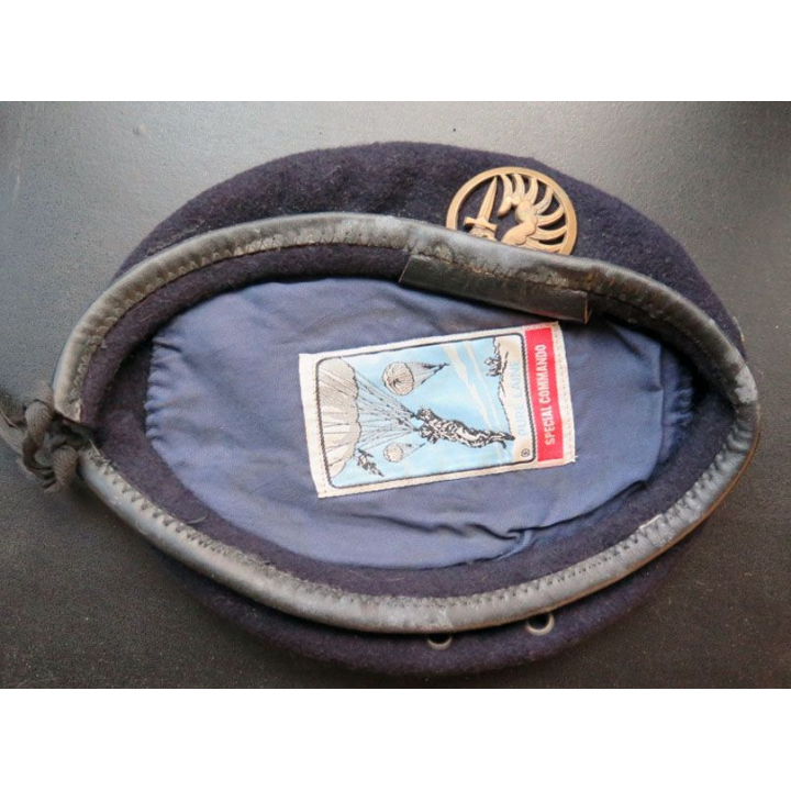 Béret commando noir avec insigne des chasseurs parachutistes 