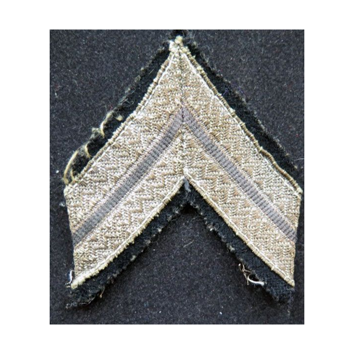 Galon argenté de gendarme sur tissu bleu noir