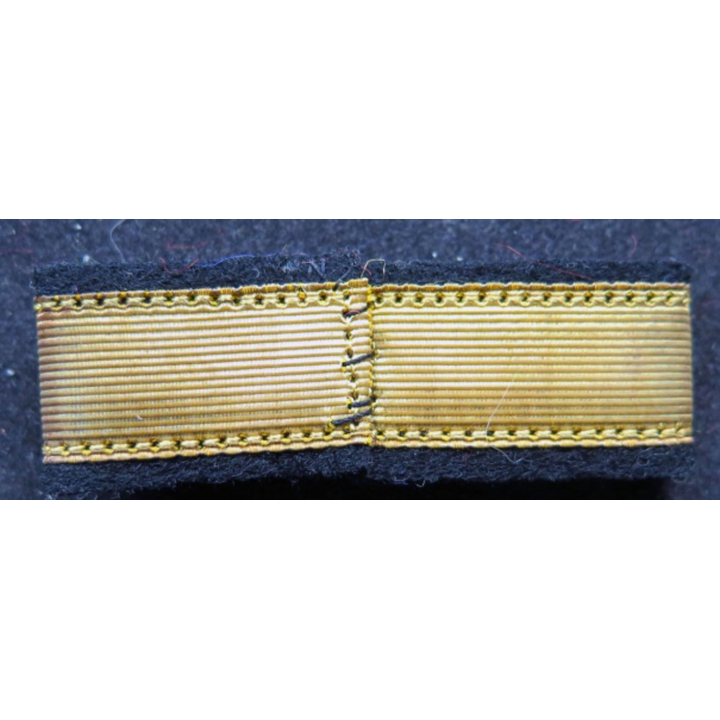Galon de sous lieutenant doré sur tissu bleu noir