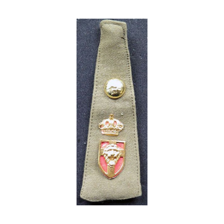 Epaulette de l'infanterie belge avec bouton, couronne et insigne métallique