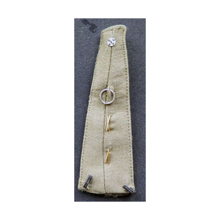 Epaulette de l'infanterie belge avec bouton, couronne et insigne métallique