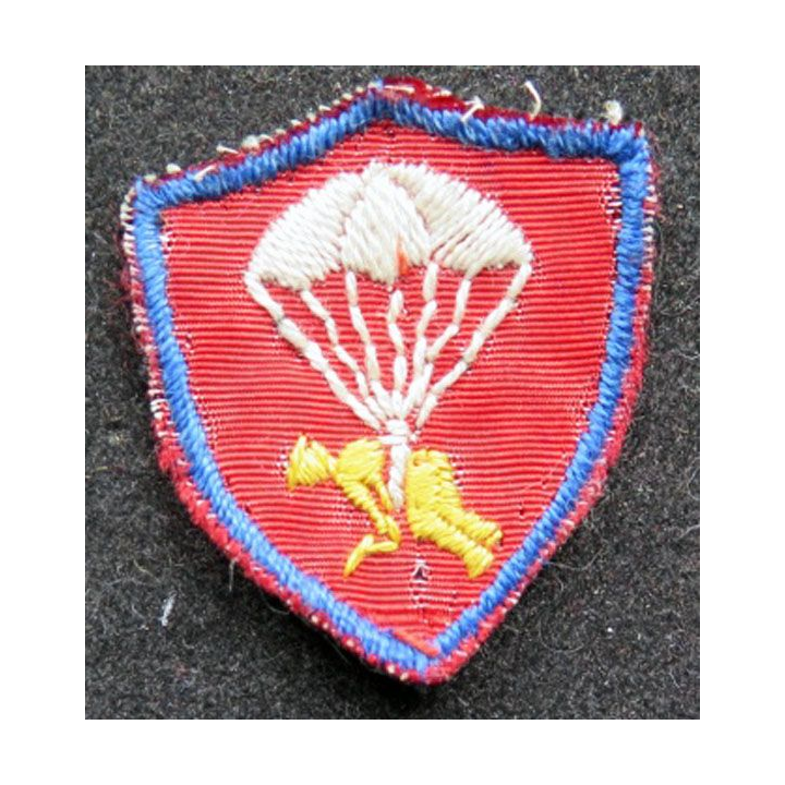 vieil insigne tissu parachutiste hauteur 3,7 cm brodé main