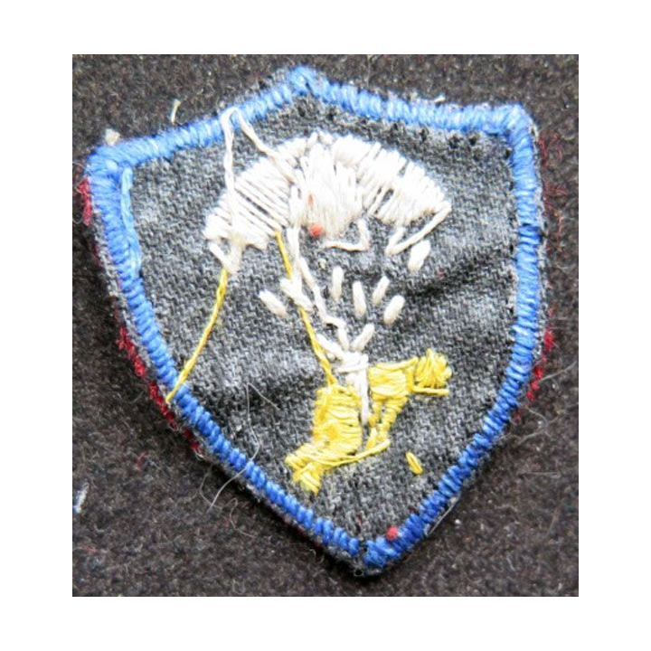 vieil insigne tissu parachutiste hauteur 3,7 cm brodé main