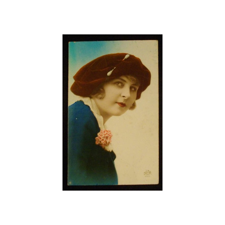 FEMME AUX FLEURS