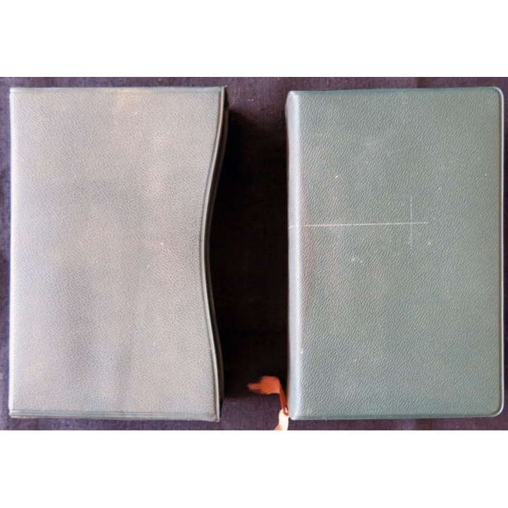 La sainte bible (12,5x8,5x3,5) étui plastifié vert aux éditions Desclée de Brouwer - F010