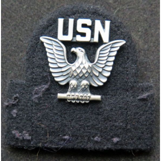 insigne métallique de l'US NAVY sur cuir