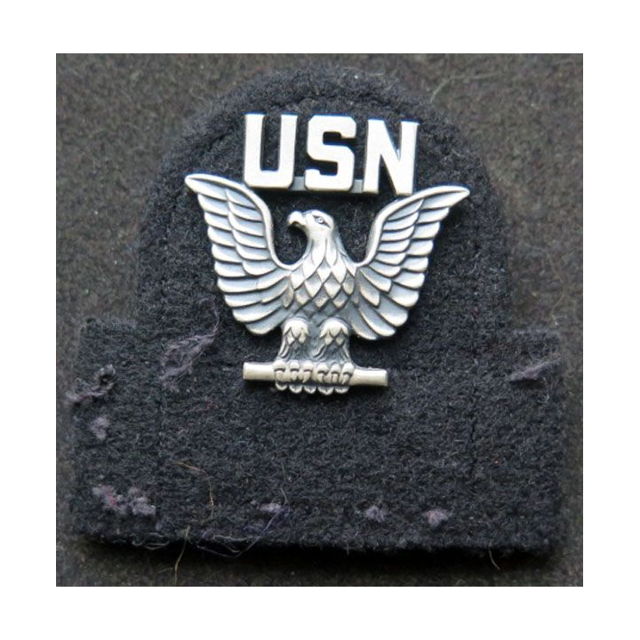 insigne métallique de l'US NAVY sur cuir