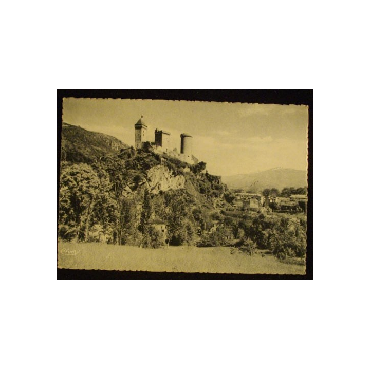 FOIX - ÉCHAPPÉE SUR LE CHÂTEAU