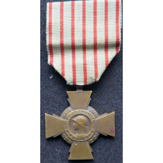 Croix du combattant en bronze  médaille ordre décoration 
