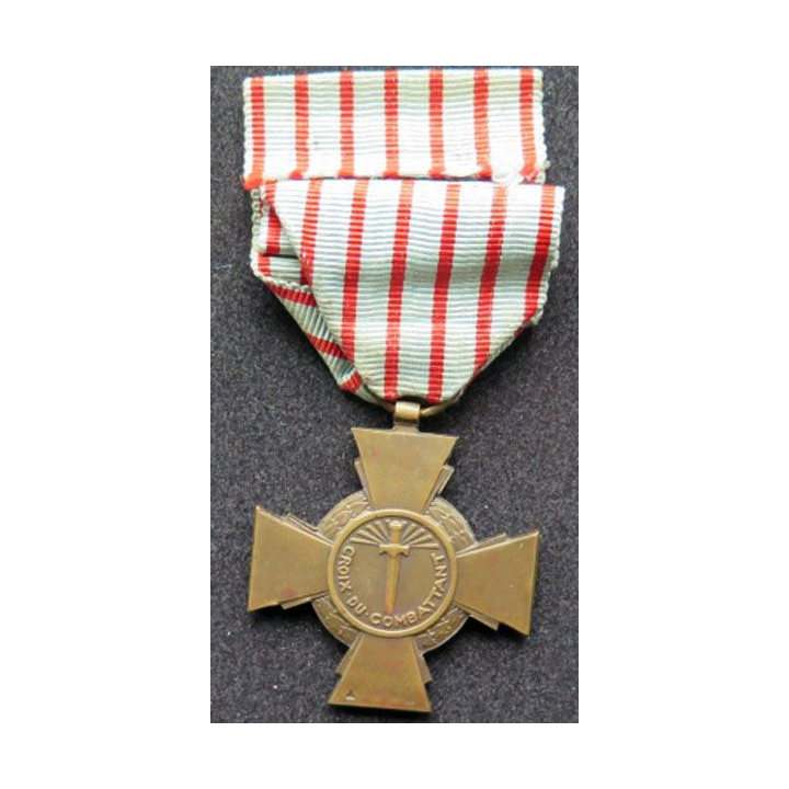 Croix du combattant en bronze  médaille ordre décoration 