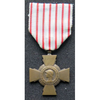 Croix du combattant en bronze  médaille ordre décoration 