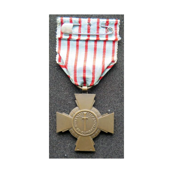 Croix du combattant en bronze  médaille ordre décoration 