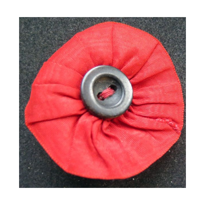 Coquelicot en tissu en boutonnière 