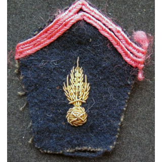 SOUTACHE : insigne de col de Régiment d'infanterie en cannetille