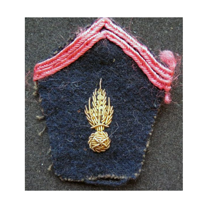 SOUTACHE : insigne de col de Régiment d'infanterie en cannetille