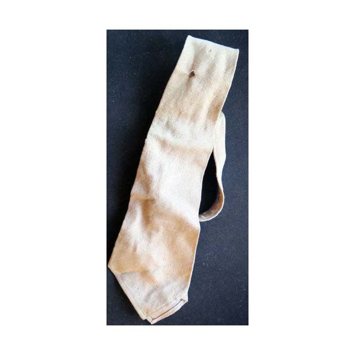 cravate kaki clair avec tampon 01 - 0524 avec trou de mite