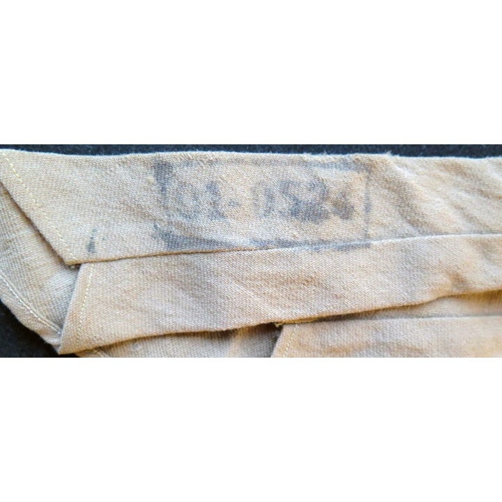 cravate kaki clair avec tampon 01 - 0524 avec trou de mite