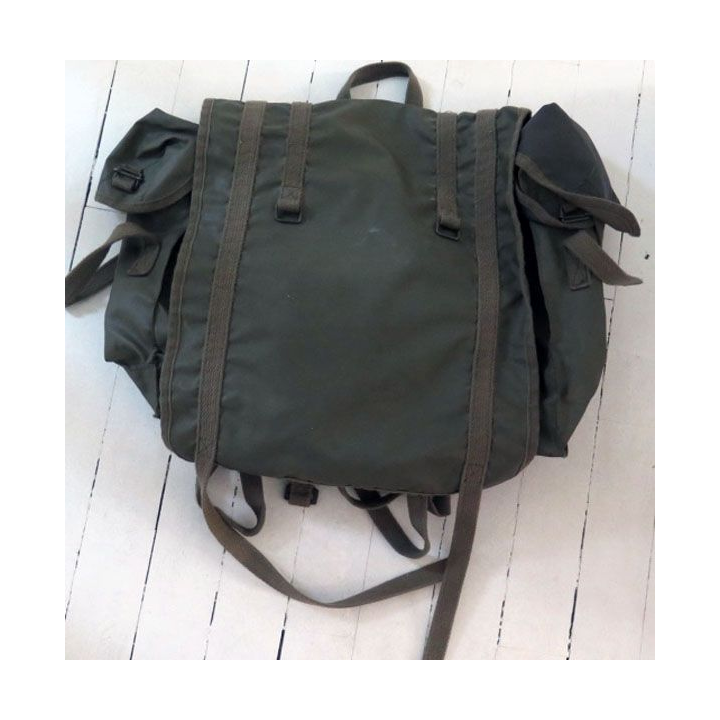 Musette F1 armée française vert armé avec deux pochettes latérales 