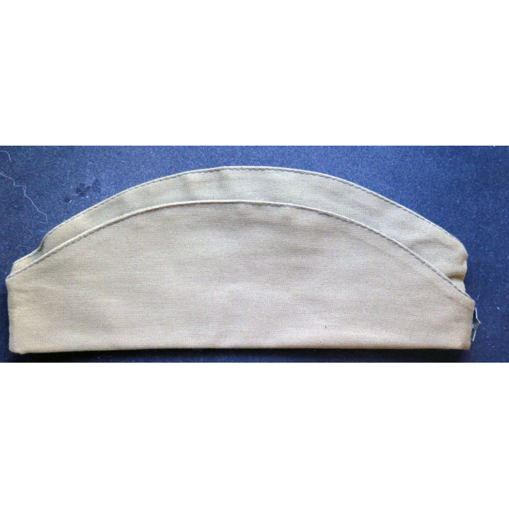 CALOT : calot de campagne de soladat soviétique avec écusson métallique Taille 59