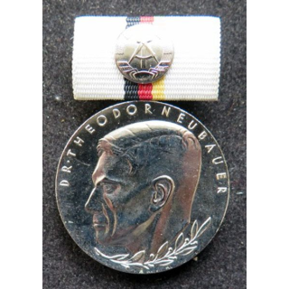 ALLEMAGNE DDR : médaille argentée du Dr. Theodore Neubauer 