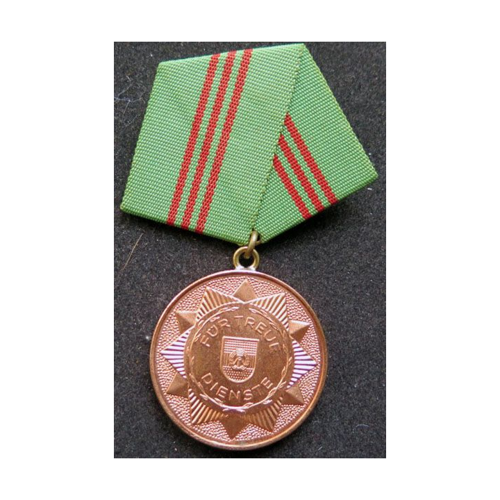 ALLEMAGNE DDR médaille cuivrée bons loyaux services Fur treue dienste