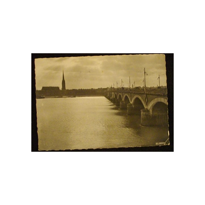 BORDEAUX - LE SOIR LA GARONNE ET LE PONT DE PIERRE 1951