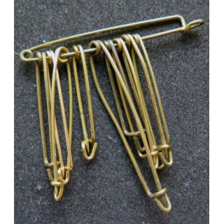 MILITARIA : lot de 10 épingles en laiton de dimensions variées