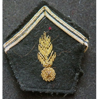 SOUTACHE : insigne de col de gendarme mobile en cannetille