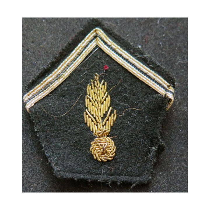 SOUTACHE : insigne de col de gendarme mobile en cannetille