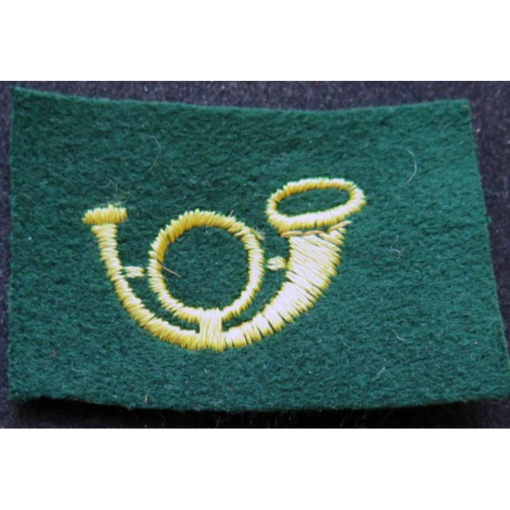 Insigne de spécialité cantonnier jaune sur fond vert