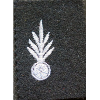 Insigne de spécialité de la marine nationale grenade grise fond noir