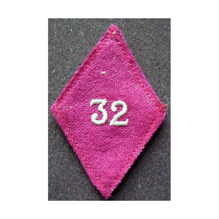 LOSANGE DE BRAS MODÈLE 45 : 32° section d'infirmiers militaires  troupe