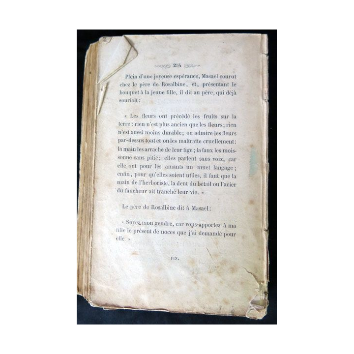 Loin de Rueil écrit par Raymond Queneau aux éditions Gallimard - F015