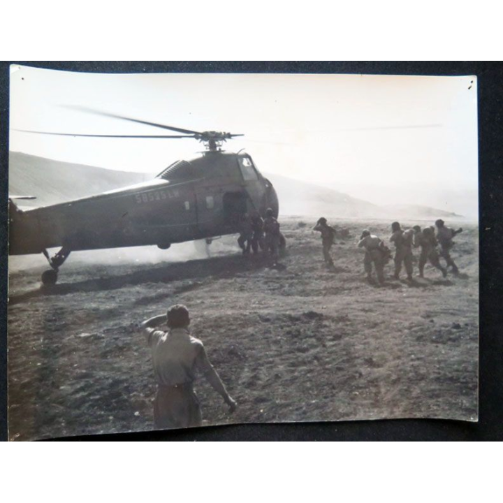 Photo argentique 18 x 24 cm sur la guerre d'Algérie sikorsky et commando