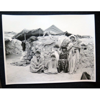Photo argentique 18 x 24 cm sur la guerre d'Algérie famille de nomades 1958