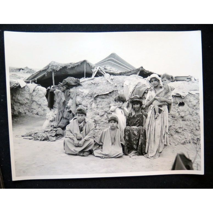 Photo argentique 18 x 24 cm sur la guerre d'Algérie famille de nomades 1958