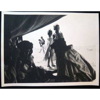 Photo argentique 18 x 24 cm sur la guerre d'Algérie famille de nomades 1958